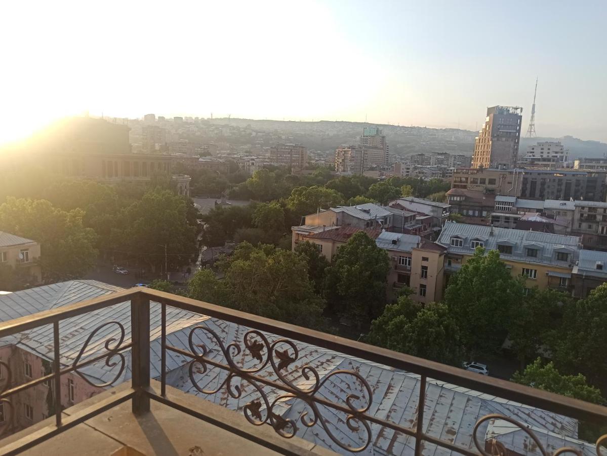 Красивая, Просторная Квартира В Самом Центре Еревана, Рядом С Оперным Театром. Erevan Exterior foto